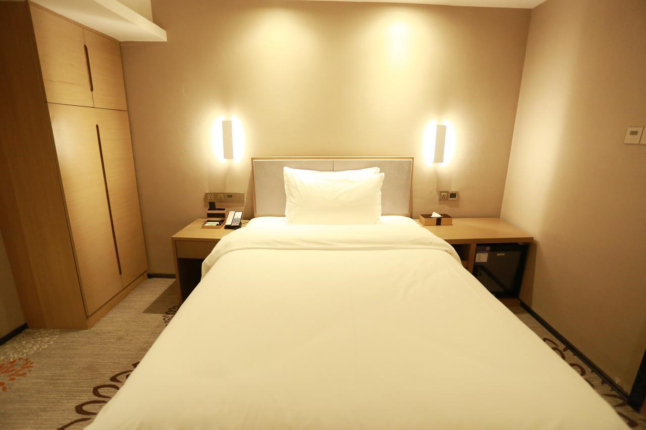 Lavande Hotel Baogang Avenue Guangbai Xinyi Branch Гуанчжоу Экстерьер фото