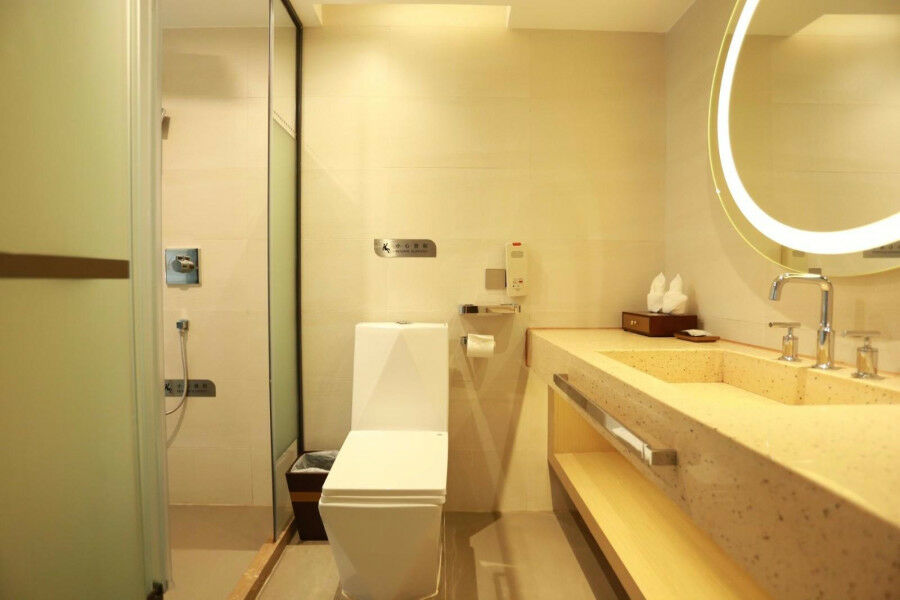 Lavande Hotel Baogang Avenue Guangbai Xinyi Branch Гуанчжоу Экстерьер фото