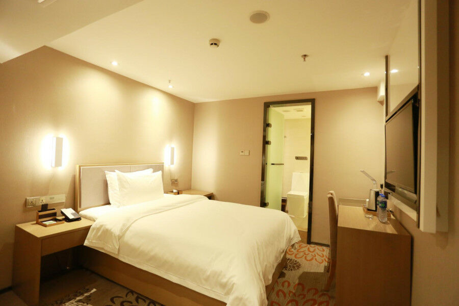 Lavande Hotel Baogang Avenue Guangbai Xinyi Branch Гуанчжоу Экстерьер фото