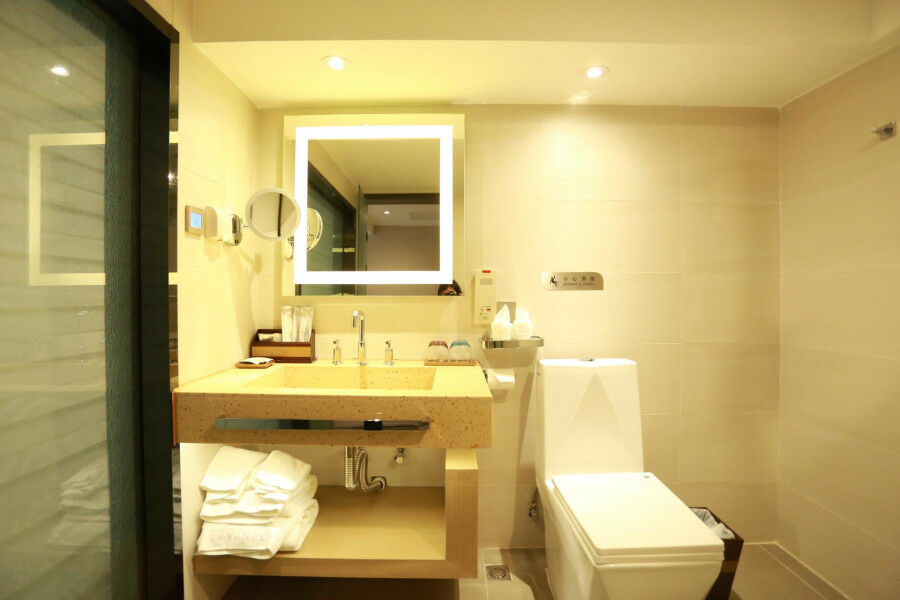 Lavande Hotel Baogang Avenue Guangbai Xinyi Branch Гуанчжоу Экстерьер фото