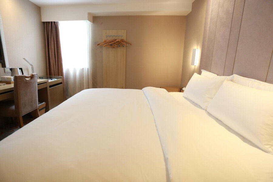 Lavande Hotel Baogang Avenue Guangbai Xinyi Branch Гуанчжоу Экстерьер фото