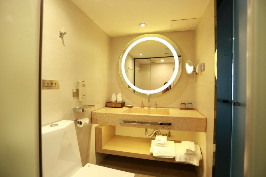 Lavande Hotel Baogang Avenue Guangbai Xinyi Branch Гуанчжоу Экстерьер фото